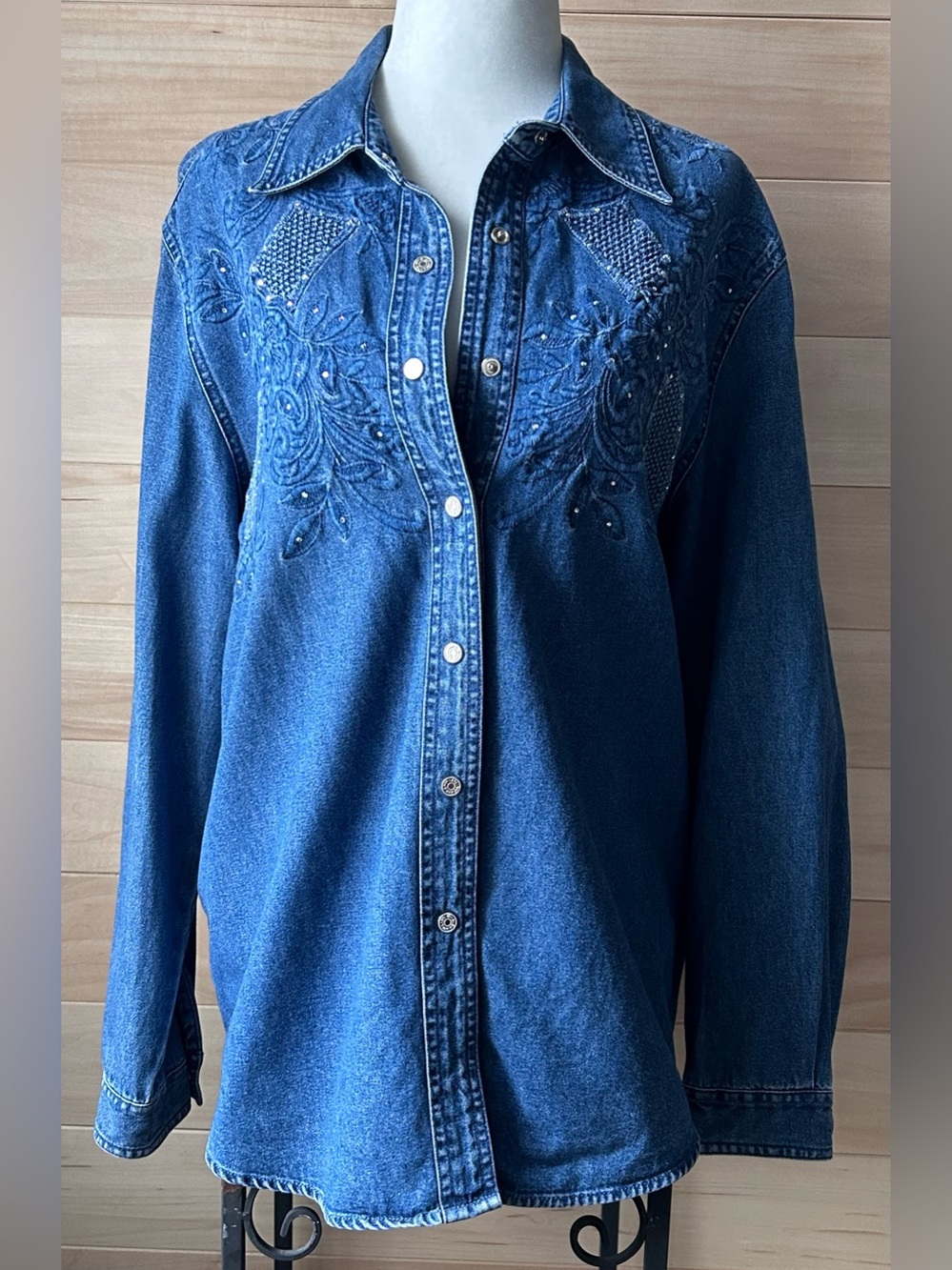 Lafei-Nier size L, long sleeve, western style, snap up, embroidered with bling